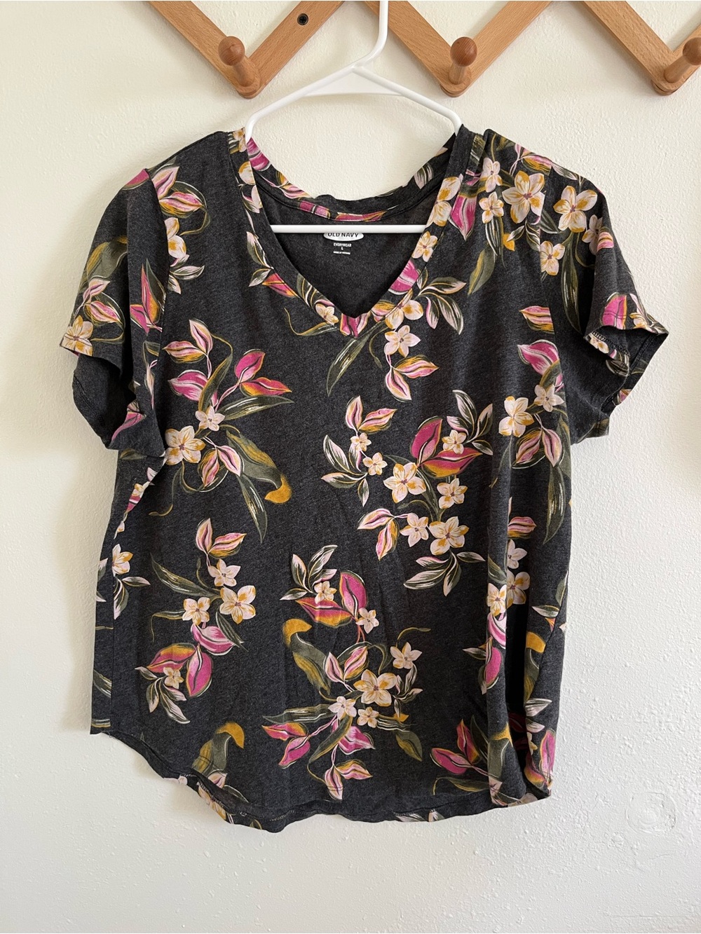 Old Navy Charcoal V-Neck Short Sleeve Top with Pink & Cream Floral Print